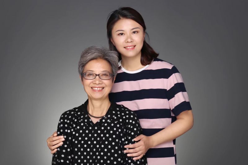 征集|我55岁生日,88岁的妈妈喂我吃蛋糕.这些和妈妈的合影,很深情