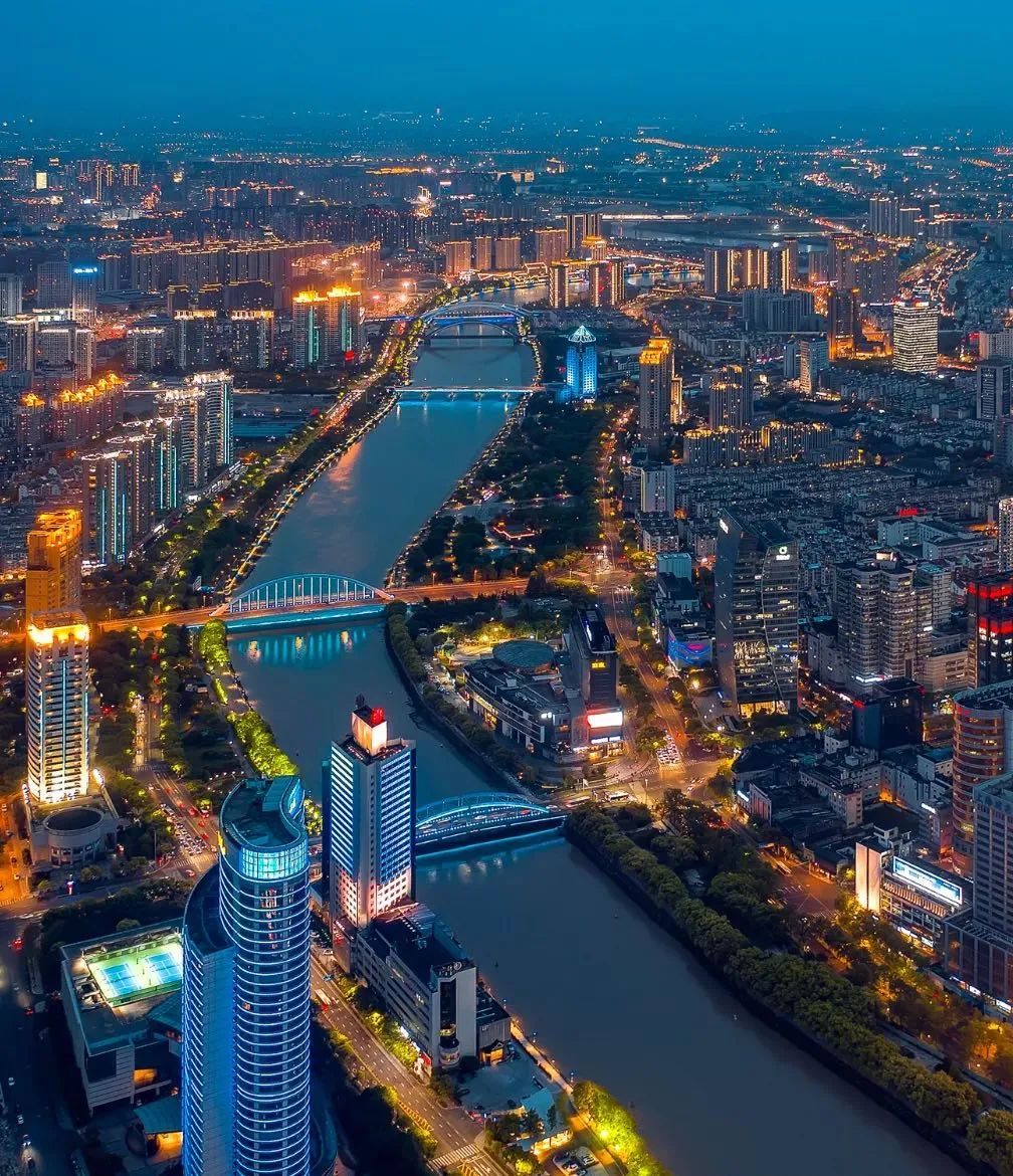 宁波一江两岸实景图一个"生活再设计"的美学样板,在众多大师的联名