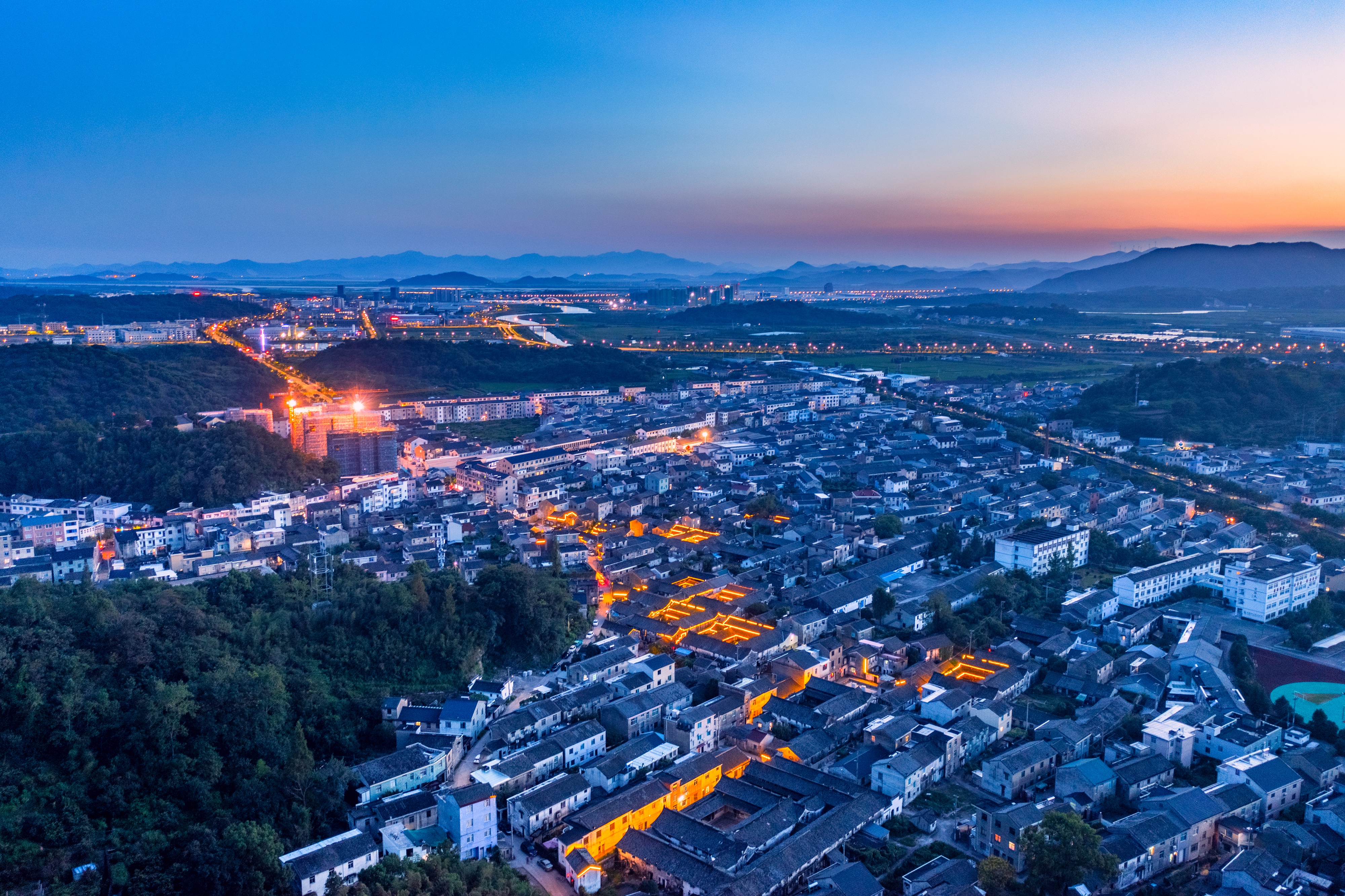 这是宁海县一市镇蛇蟠涂, 冬天的时候好羡慕它们, 晒晒太阳,就能为