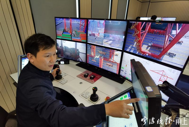 喜迎党代会·这五年我要点赞宁波 | 桥吊司机钱斌：智慧码头衔枚疾进，第一大港让我自豪
