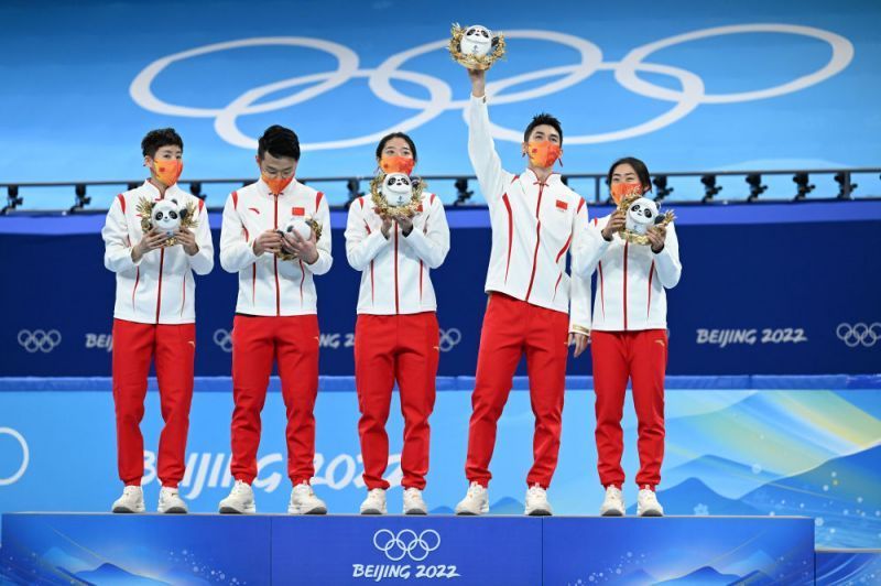 孙春兰代表党中央、国务院向北京冬奥会中国体育代表团获得首金致贺电