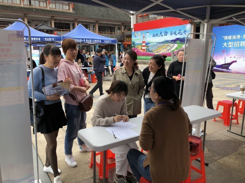 在宁波，读懂共同富裕｜快递小哥有了职称评定，打零工也能办社保......宁波灵活就业工作惠及约156万人