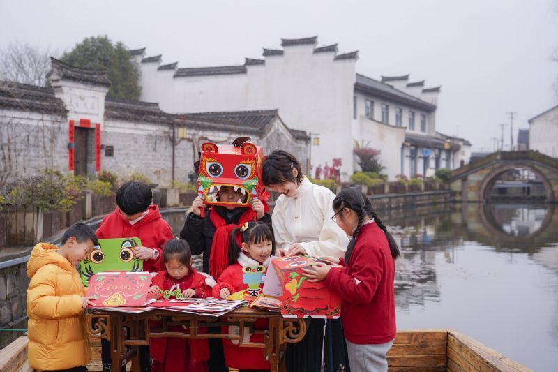 都是老底子宁波味道！猜灯谜、做虎头、旧石磨做汤圆……这场元宵活动带游客提前感受节日氛围