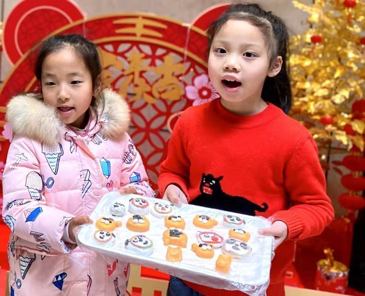 冬奥花灯、“冰墩墩”汤圆……今年元宵节，劲吹浓浓“冬奥风”