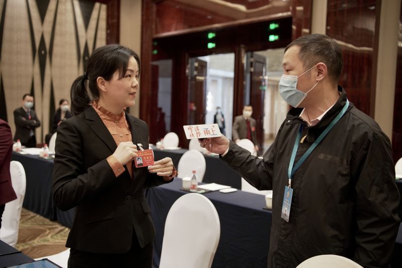 记者手记 | 除了开会，与会党代表们每天坚持做些什么？