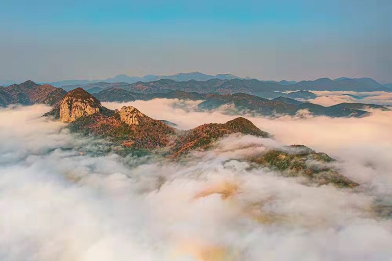 象山灵岩山：云雾缭绕，宛若仙境