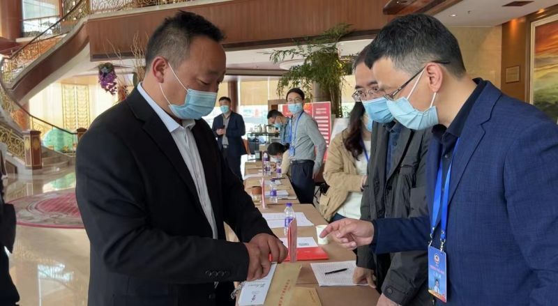 两会现场 | 快递“小哥”走进市“两会”会场，为“小哥”群体发声