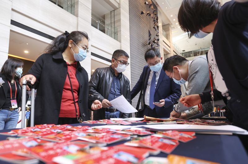 两会现场｜人大代表今日报到！新代表心怀憧憬，连任代表信心满满