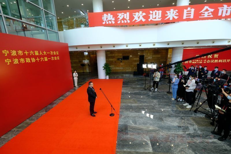 两会现场｜市两会首次开启“局长通道”：养老、菜篮子、消费，听局长聊咱老百姓的“家事”