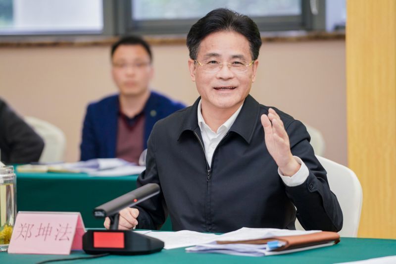 两会好声音｜市政协委员郑坤法： 进一步推动老旧小区加装电梯，解决“爬楼难” 