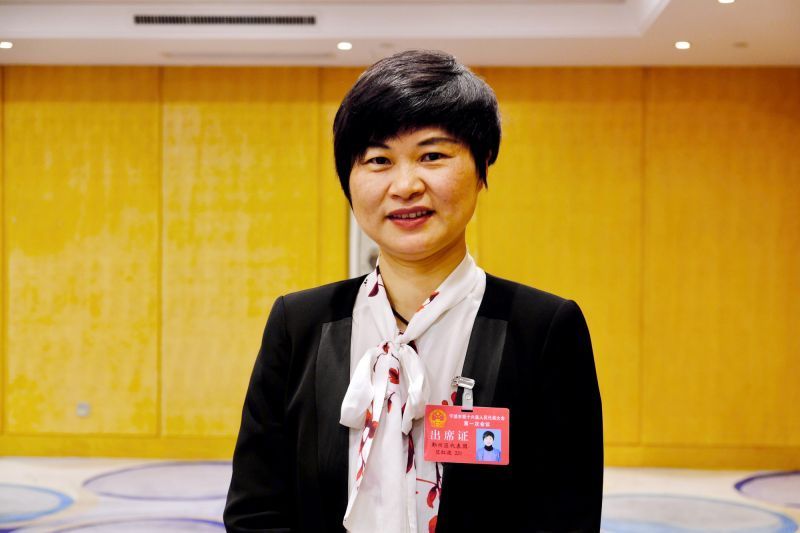 两会现场｜“依法带娃”“持证上岗”……家庭教育成了市人大代表们的高频词
