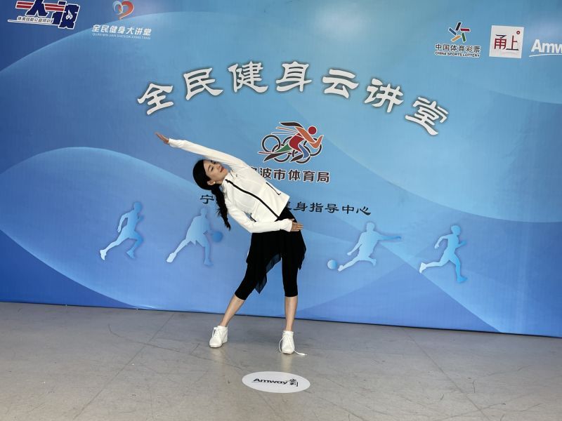 倡议居家健身抗疫情，工间操做起来！