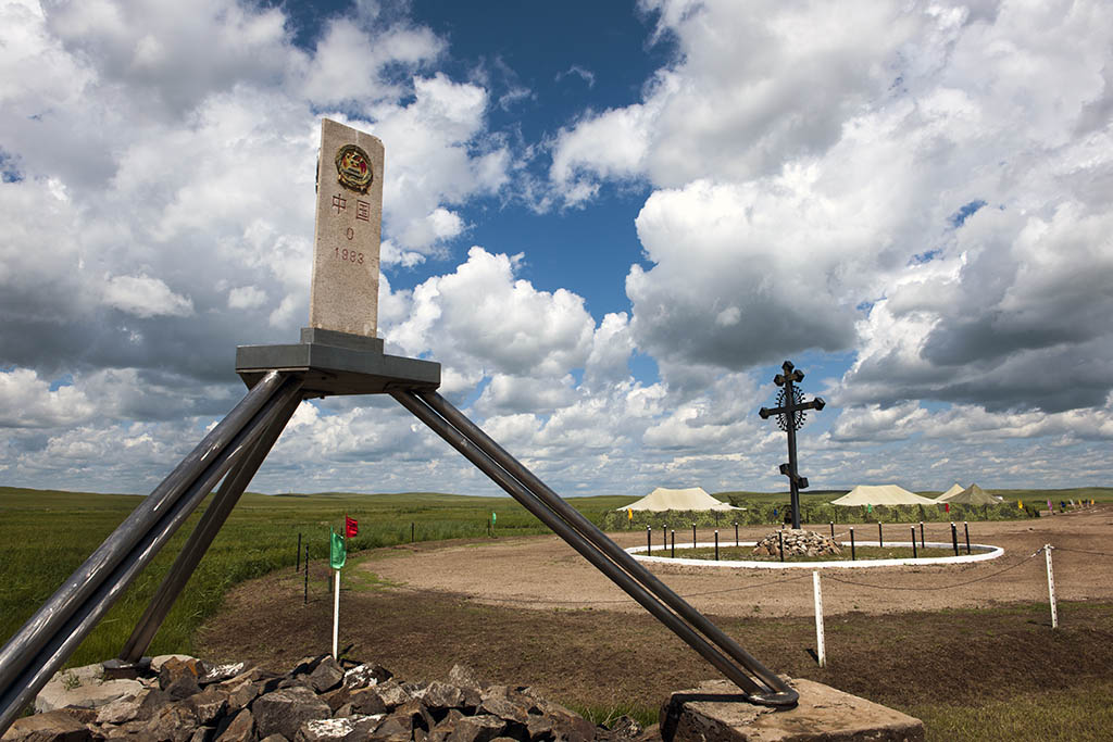 徐渭明 | 0号界碑:矗立在茫茫草原深处
