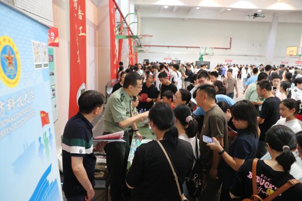 浙里军校日:17所军校齐聚宁波,为高考生提供一站式服务 浙里军校日:17所军校齐聚宁波,为高考生提供一站式服务