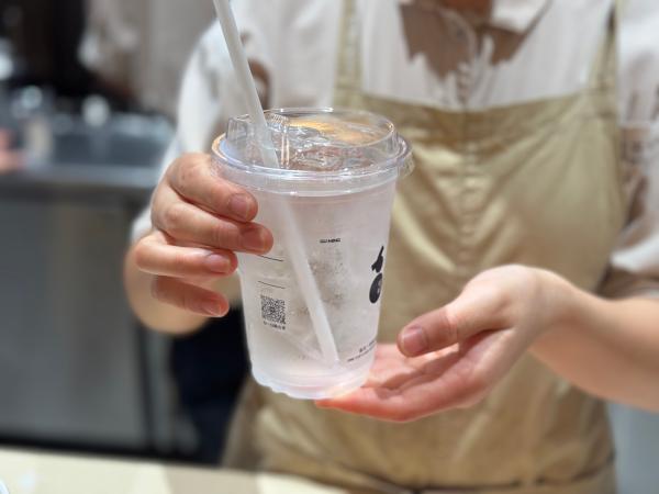 深一度|22.8元冰袋上架，成今夏头号“价格刺客”！冰块生意真的这么赚钱吗？