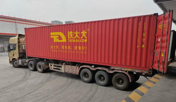 打开欧亚大陆地图，它用“钢铁驼队”开辟“桥头堡”