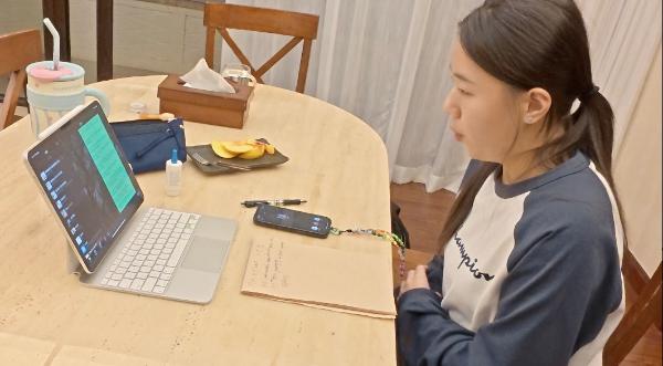 和外国客户全英文交流,14岁女孩帮妈妈谈成外贸订单! 和外国客户全英文交流,14岁女孩帮妈妈谈成外贸订单!