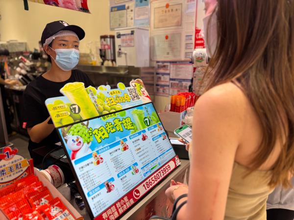 柠檬价格暴涨,水果店按个卖!茶饮店里的柠檬水涨价没? 柠檬价格暴涨,水果店按个卖!茶饮店里的柠檬水涨价没?