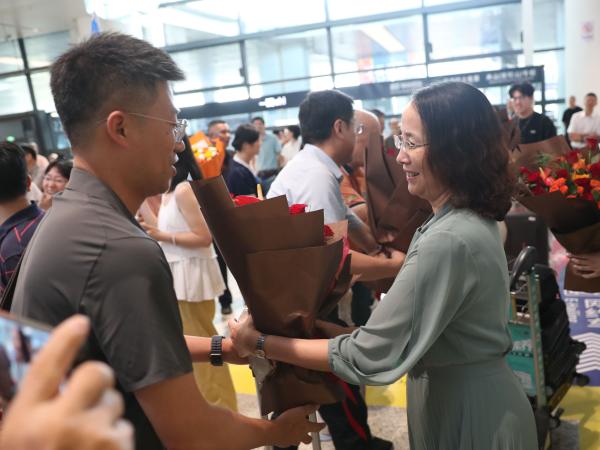 “组团式”教育帮扶凉山3年结硕果 宁波13位援凉校长载誉归来