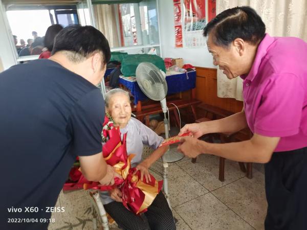 甬派特稿|命运夺走他的站姿,他却给千百人立起脊梁 甬派特稿|命运夺走他的站姿,他却给千百人立起脊梁