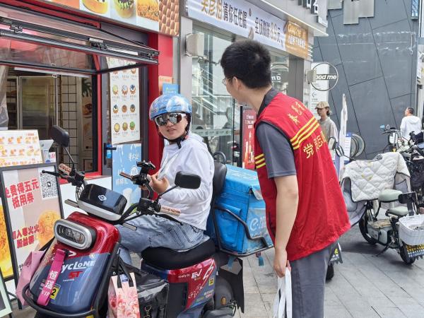 700多个“清凉驿站”集结 ,织密夏日防暑服务网络 700多个“清凉驿站”集结 ,织密夏日防暑服务网络