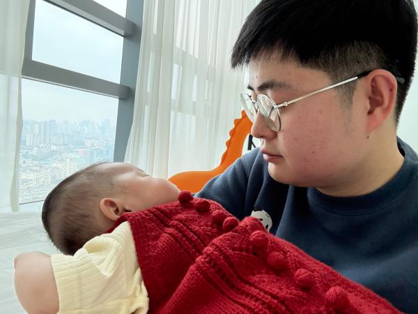 从追风少年到超级奶爸:一位“95后”父亲的成长记 从追风少年到超级奶爸:一位“95后”父亲的成长记